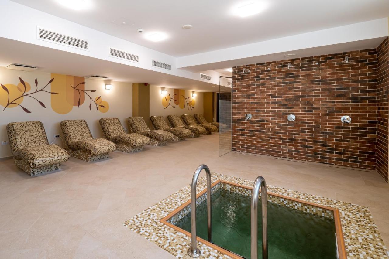Fiald Hotel & Spa Bacău Exteriör bild