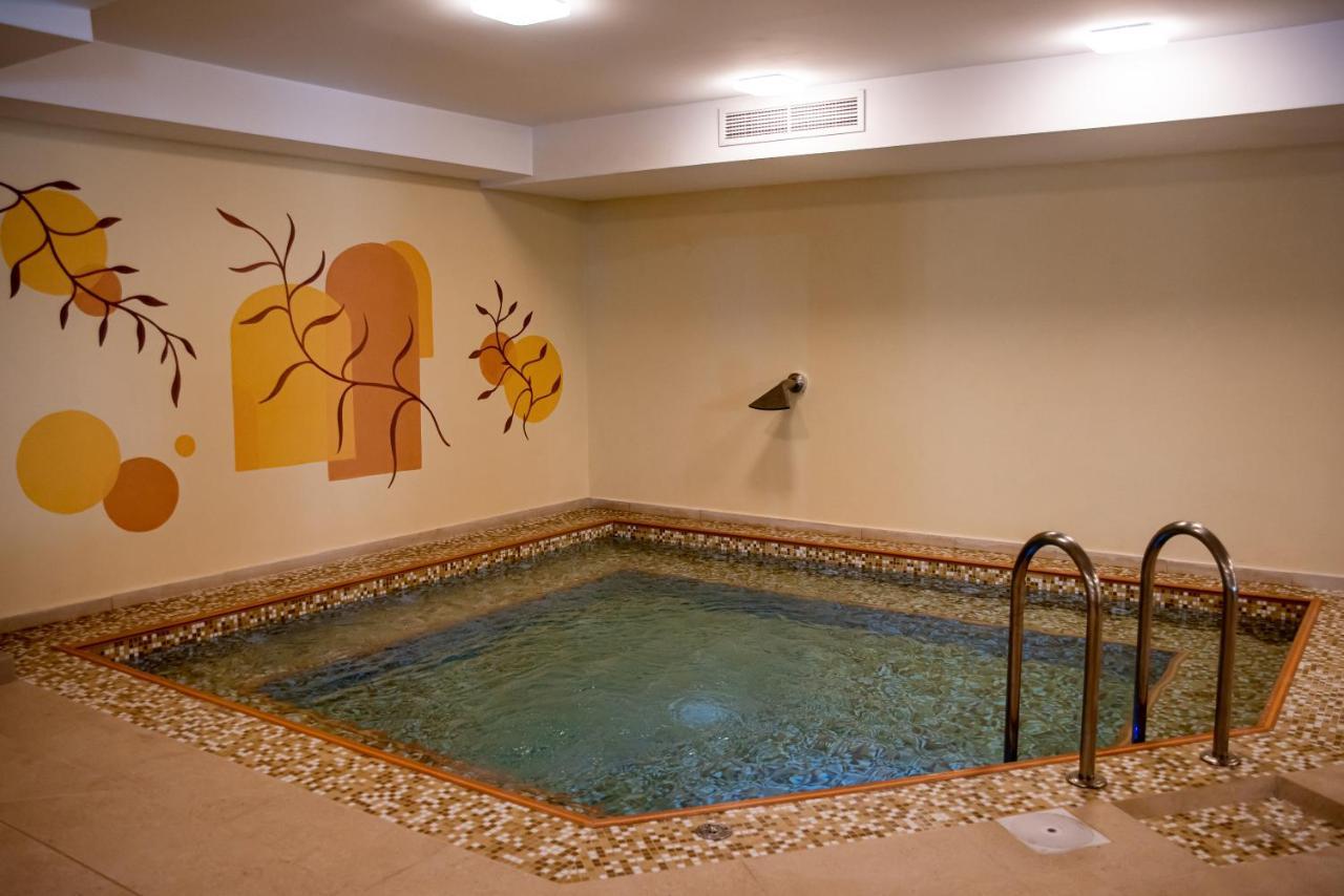 Fiald Hotel & Spa Bacău Exteriör bild