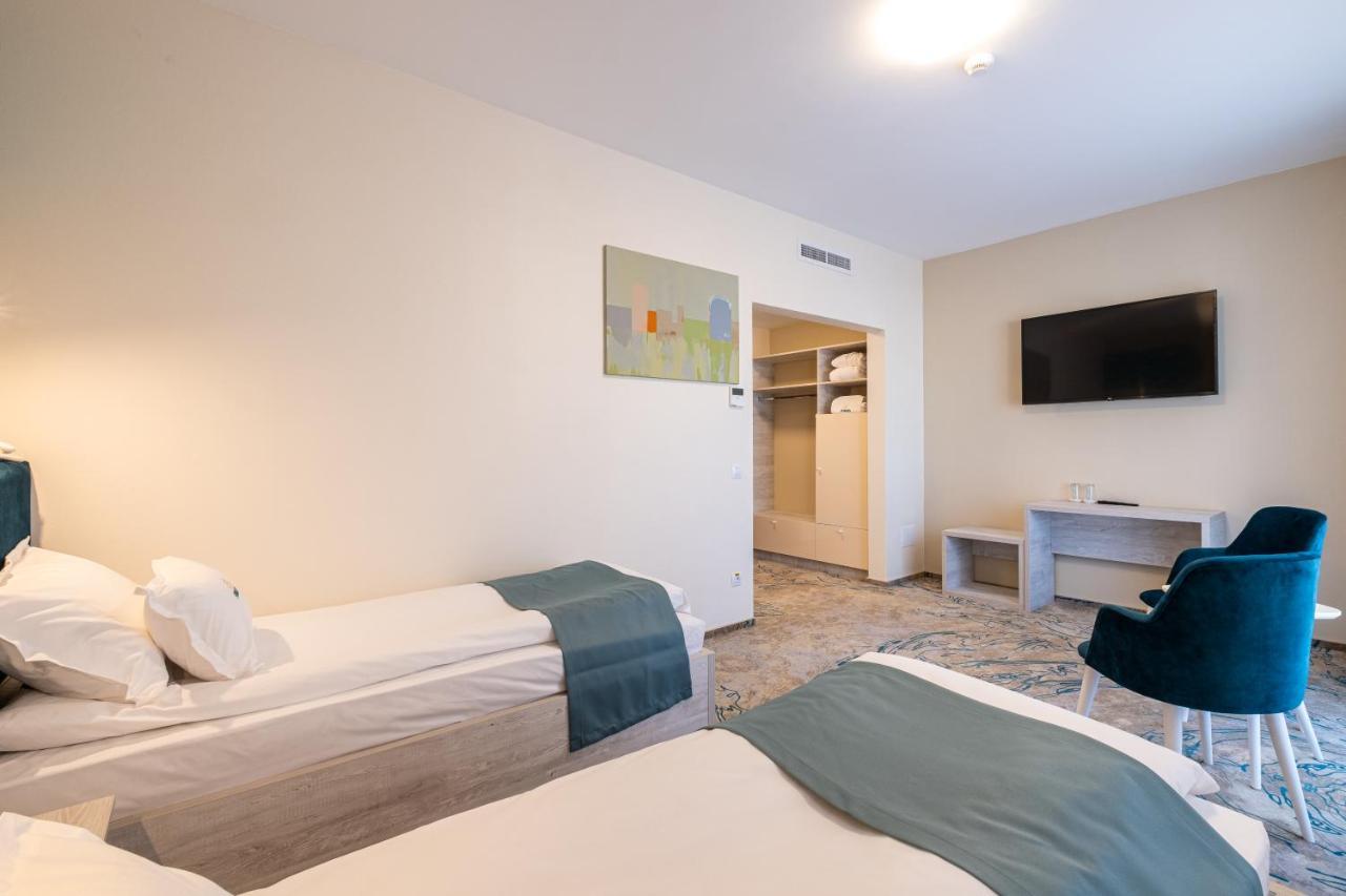 Fiald Hotel & Spa Bacău Exteriör bild