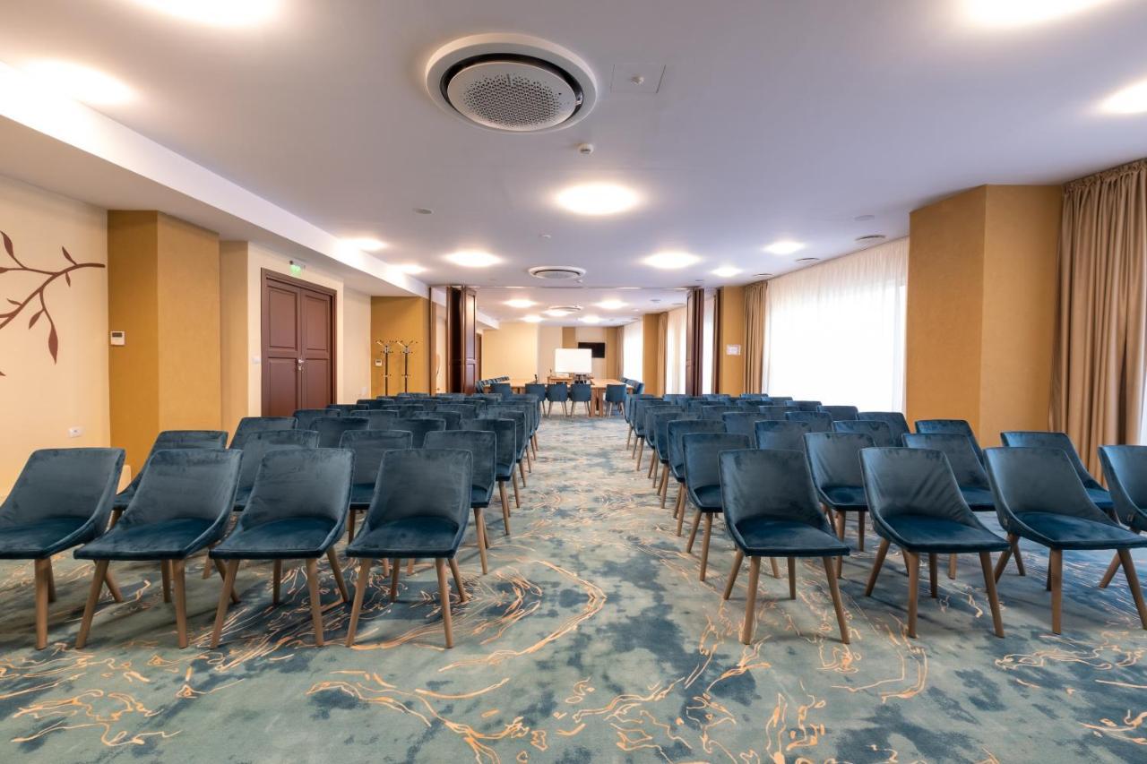 Fiald Hotel & Spa Bacău Exteriör bild